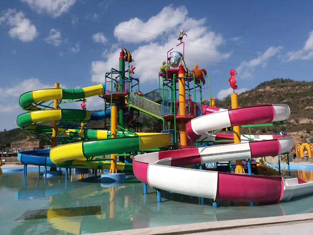 華隆環(huán)保科技 主要生產 經營:水上樂園設備 水滑梯