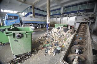 武漢環(huán)保新舉措 首批餐廚垃圾場(chǎng)年底投用，融合人工造浪設(shè)備提升處理效率